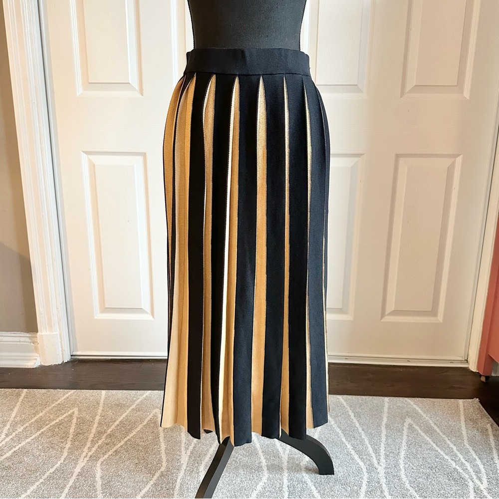 Paniz Black and Tan Large Pleat Knitted Midi Skirt